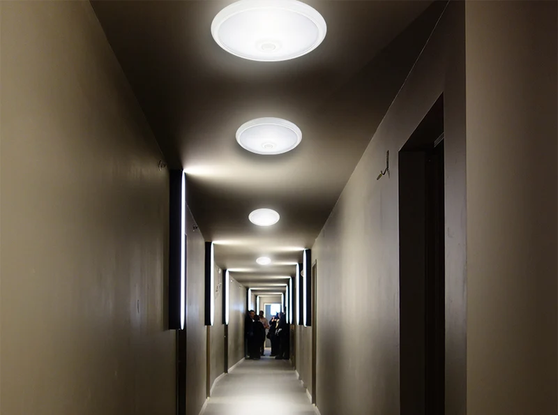 12W LED-taklampa med PIR-rörelsesensor och nödströmförsörjning, 6m räckvidd Maclean Energy MCE131 ACU