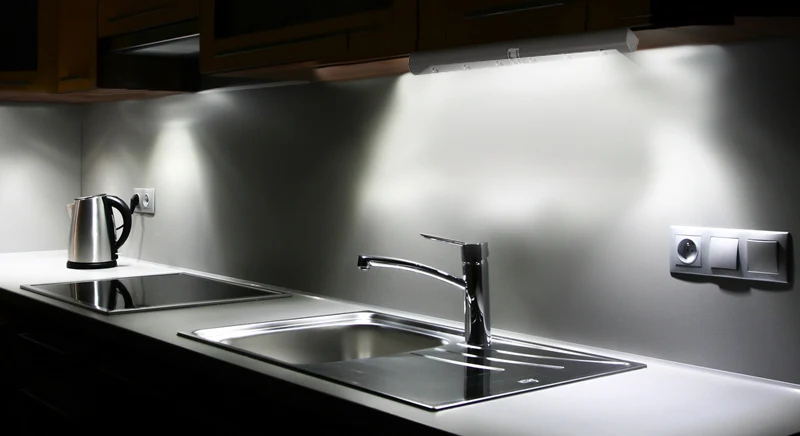 Maclean 6LED kökslampa under skåp, avlång, med rörelsesensor, 5xAA, MCE123