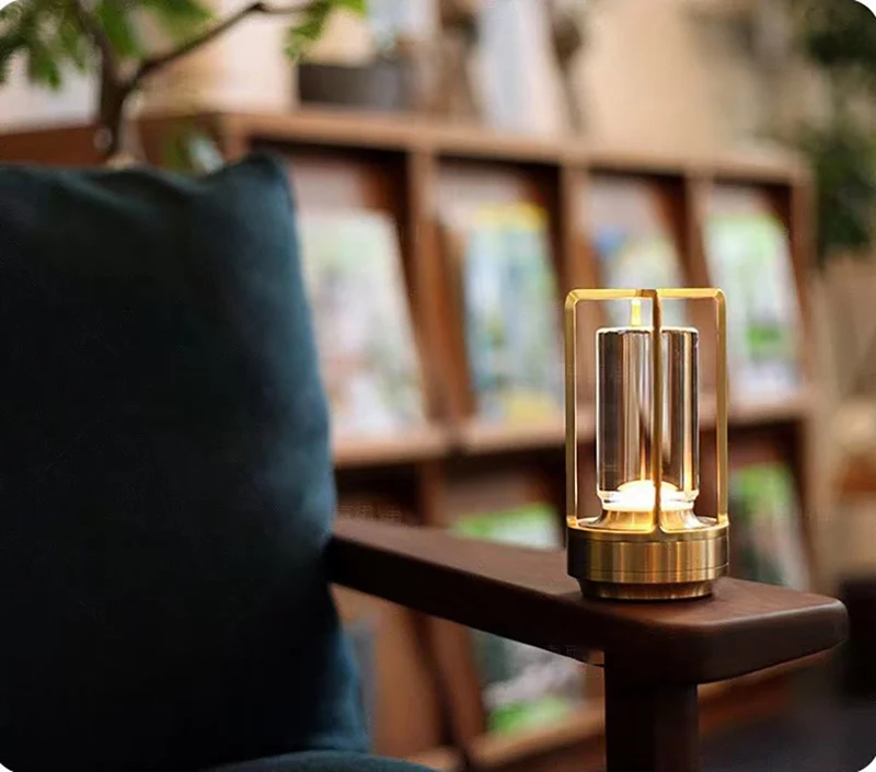 Trådlampe med Berøringskontrol – Elegant Belysning Uden Kabler