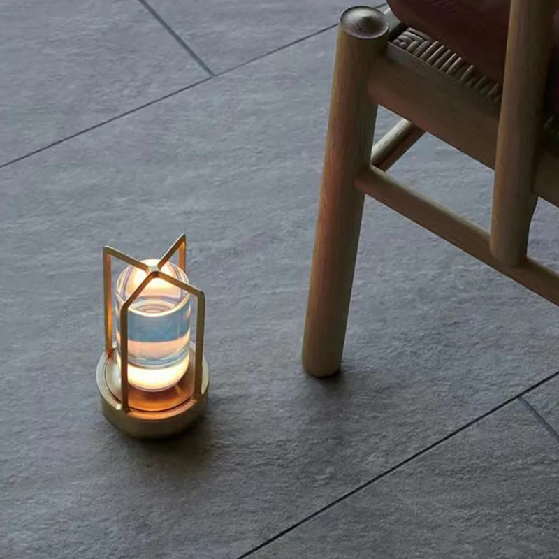 Trådlampe med Berøringskontrol – Elegant Belysning Uden Kabler